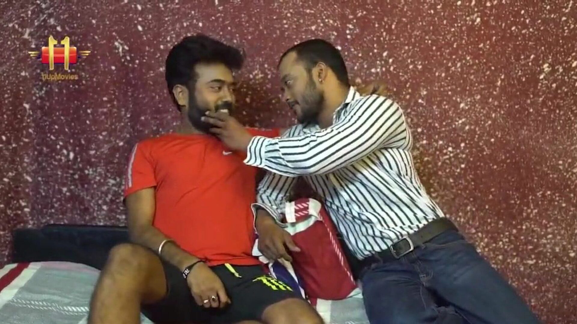 يشارك الزوج زوجته الهندية ديف وراكي وجون الزوج مثل الحلم ولكن الزوجة لا تحبه ......